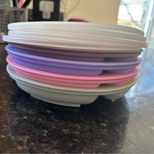SOLD ❌WeeSprout Silicone Suction Plates + Lids (Set of 4)